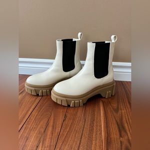 Brand new in box - Chinese Laundry Jenny Boot